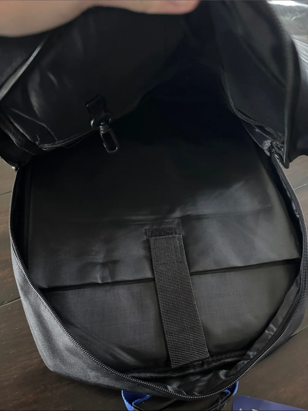 Black tech Backpack - Picture 5 of 6